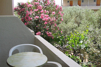 Voula Apartments Aegina Exteriör bild